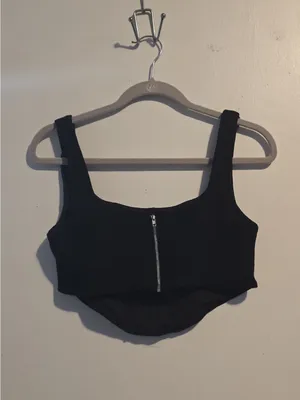 Princess Polly Black Square Neck Cropped Tank Top thumbnail 4