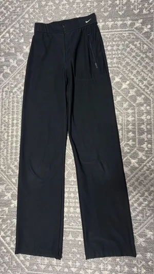 Nike Black Straight-Leg Performance Pants with Zip Pocket thumbnail 1