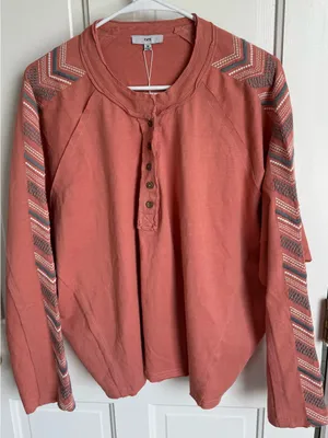 Fate Embroidered Henley‎ Top Medium Boho Raw Hem Coral Pink thumbnail 2