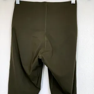 NEW Everlane Perform Sculpt‎ Leggings in Dark Forest Green thumbnail 5