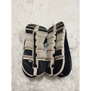 On Cloud Shoes in Black Size Women's 10 thumbnail 4