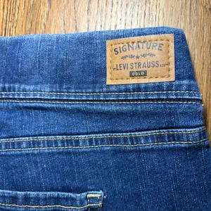 Signature by‎ Levi Strauss Gold Totally Shaping Pull-On Skinny Jeans Blue 37x30 thumbnail 3