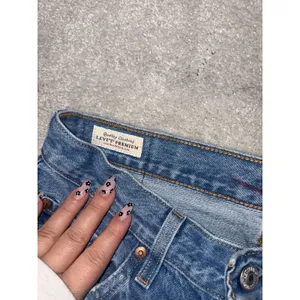 Levi's Women's Premium Denim 501 Jeans 28x30 Distressed Button Fly thumbnail 5