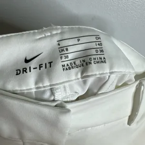 Nike Dri Fit Size 4 White Golf Shorts‎ CP0591 thumbnail 3