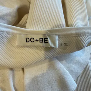 DO + BE White Ruffle-Neck Bodycon Dress thumbnail 3