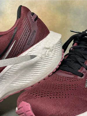 Saucony Triumph 20 Women's Burgundy Running Shoes Size 9 thumbnail 5