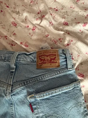 Light Wash Levi’s Jeans thumbnail 3