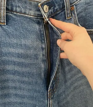 Abercrombie & Fitch the ‘90s slim straight ultra high rise distressed jeans 30 thumbnail 9