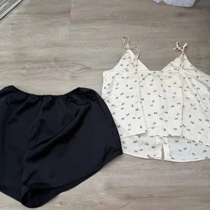 Abercrombie and Fitch Bow Cream and Black Sleep Set thumbnail 6