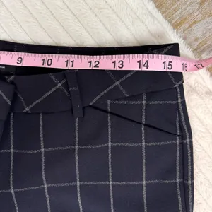 Express Editor women’s size 6R dress pants black with white plaid thumbnail 6