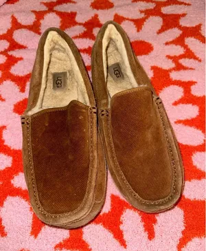 Men’s Ugg slippers thumbnail 1