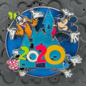 Disney parks 2020 Mickey Goofy Minnie Donald Castle Spinner trading pin thumbnail 2