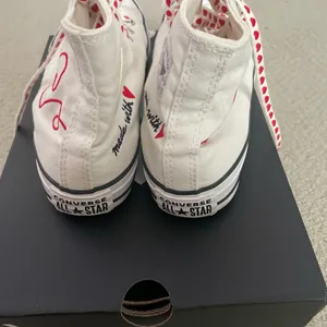 Woman’s heart converse high top thumbnail 2