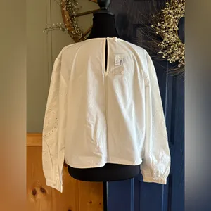 Maurices White Eyelet 100% Cotton Blouse size Small NWT thumbnail 5