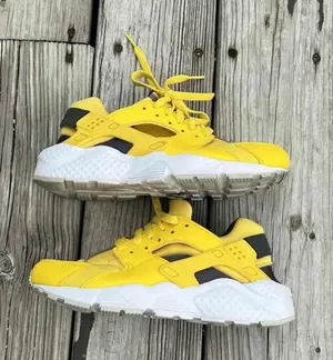 Nike Huarache Run GS 'Yellow' Size 6y Women’s Size 7.5 thumbnail 1