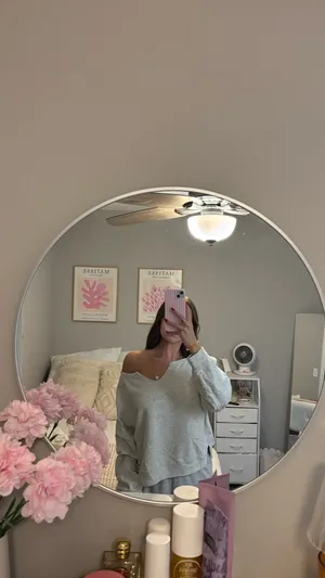 Hollister Off-The-Shoulder Crewneck thumbnail 2
