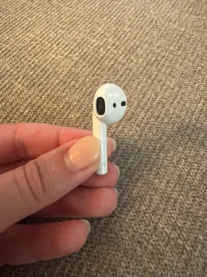 Apple AirPods 2nd Generation thumbnail 4