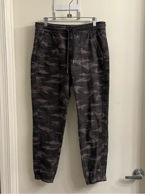 Athleta Camo Farallon Jogger Women’s Size 8 thumbnail 2