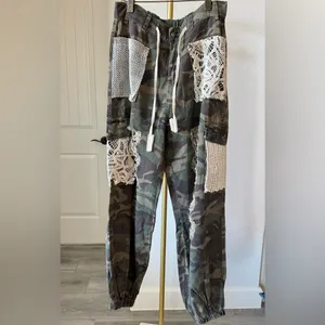 POL Camo Nomad Luxe Joggers Size Medium thumbnail 2