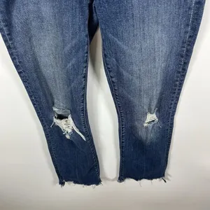 Mother The Insider Crop Step Chew Distressed Denim Jeans in Dancing‎ on Coals 24 thumbnail 6