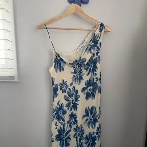 Reformation Large Chandelier Floral Midi Dress Celestia Blue Floral‎ Ivory thumbnail 7