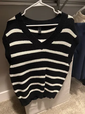 Forever 21 Sweater vest thumbnail 1