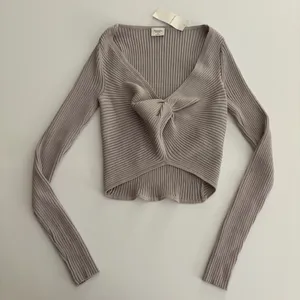 NWT! Abercrombie Twist-Front V-Neck Sweater thumbnail 1