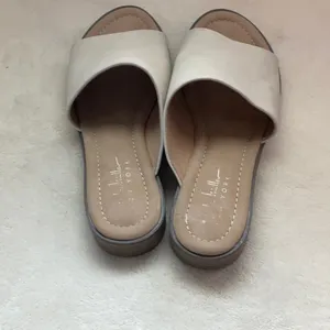 Nicole Miller Women's White Slide Sandals thumbnail 4