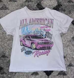 Tilly’s T-shirt thumbnail 1