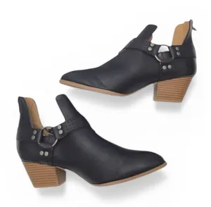 Qupid Black Pointed Toe Cut-out Ankle Booties thumbnail 1