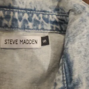Steve Madden Light Acid Wash Denim Shirt Jacket Size Small Super Cute thumbnail 2