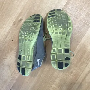 Neon green Nike running shoes thumbnail 3