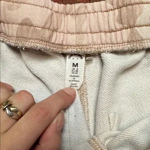THE UPSIDE AUSTRALIA PINK CAMO SWEATPANTS Size M thumbnail 3