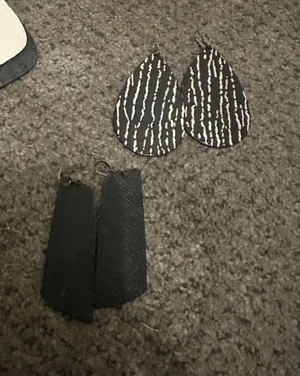 Leather Earrings Black thumbnail 1