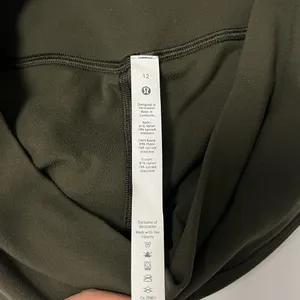 Lululemon Wunder Under HR Crop 25” Scallop Olive Green Full On Luxtreme Size 12 thumbnail 6
