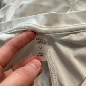 Beyond Yoga Featherweight All About It Split Back Tank White Size 1X thumbnail 7