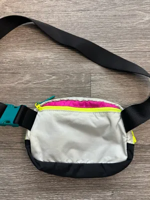 Lululemon Everywhere Belt Bag 1L in Highlight Purple, Vapor, and Intense Teal thumbnail 5