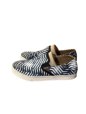 OluKai Pehuea Pa‘i Slip-On Sneakers Womens 9 Blue White Chevron Shibori Used thumbnail 10