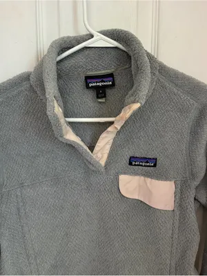 Patagonia Women’s Re-Tool Snap-T Pullover in Grey with Light Pink Trim thumbnail 2