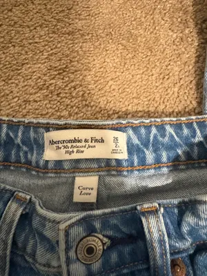 Abercrombie and fitch curve love 90s relaxed high rise jeans thumbnail 2