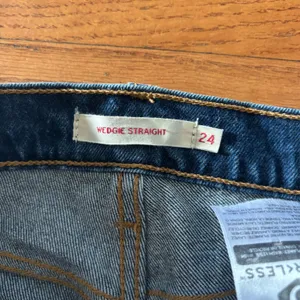 Levi’s Wedgie Straight Jeans thumbnail 2
