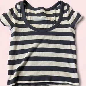 Hollister Co. white + navy striped cropped tee Size M thumbnail 1