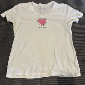 Life is Good Womens M White V-Neck Heart Graphic Short Sleeve T-Shirt thumbnail 2