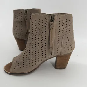 TOMS Majorca Taupe Suede‎ Perforated Peep Toe Booties Womens Heel Shoes thumbnail 5
