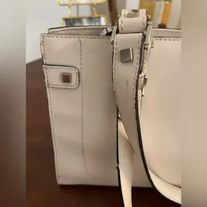 Vintage Y2K Guess White Shoulder Bag with Silver Details Satchel PU thumbnail 9