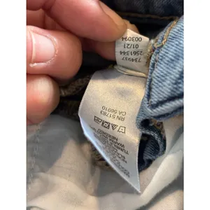 Maurices Distressed Denim Shortalls Light Wash Raw Hem Overalls Large 734937 thumbnail 7