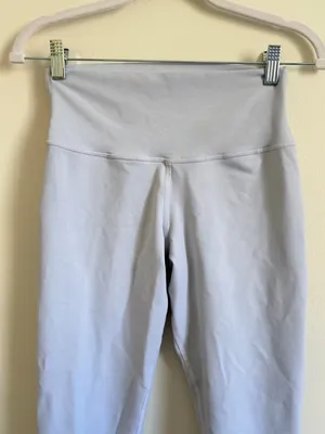 ALO Airbrush Blue Leggings Size Medium Cropped 23” thumbnail 4