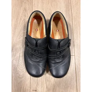 Clarks‎ Artisan Unstructured Black Leather Loafers Button Detail Womens 6M thumbnail 3