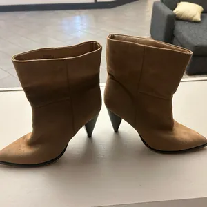 Boots Elegant Brown Heeled Boots for Women forever 21 size 8 thumbnail 1