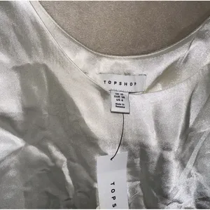 Topshop Tank Top Womens Sz 6 White Stretch Satin Scoop Neck Sleeveless Pullover thumbnail 3